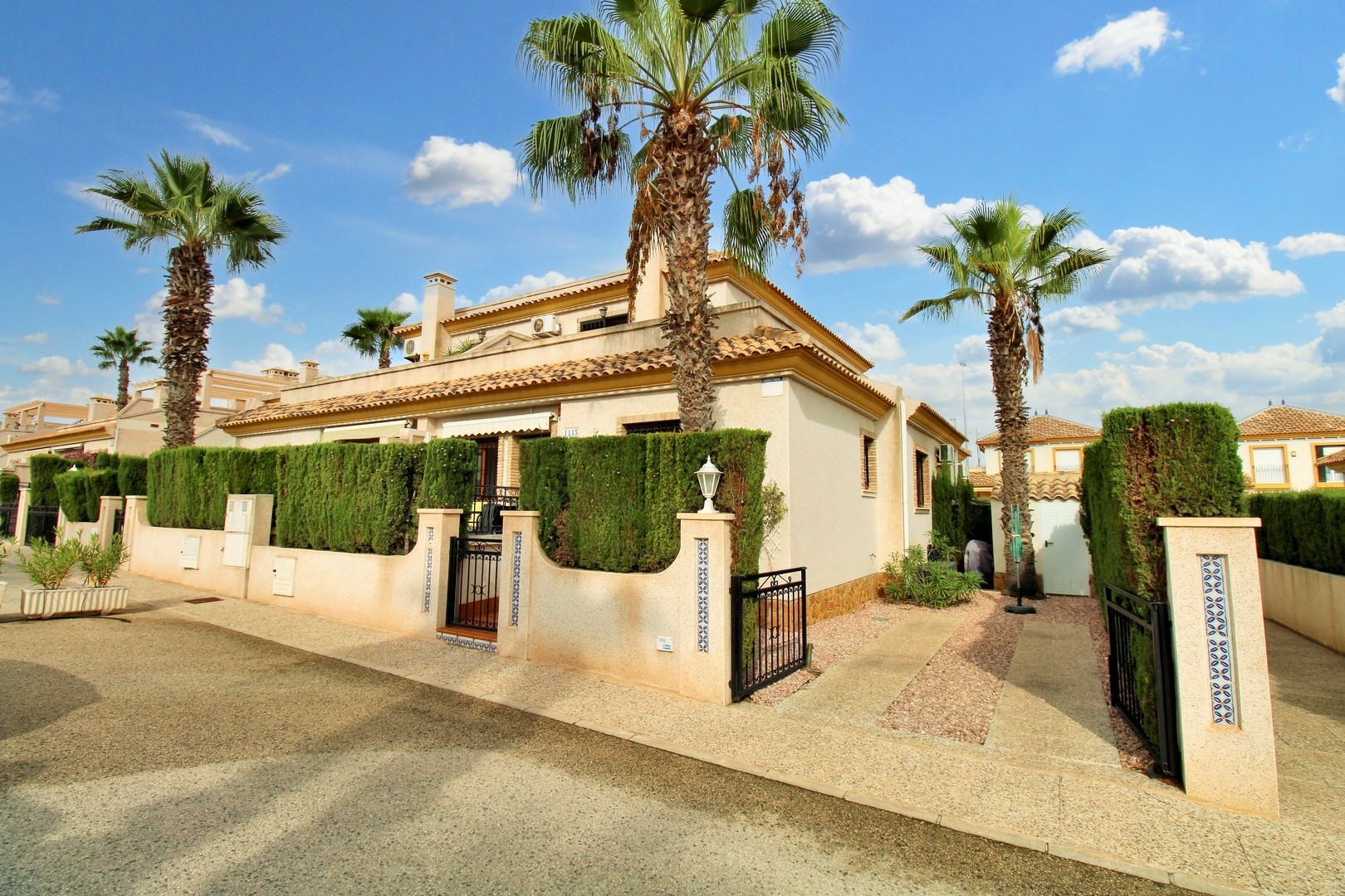 Villa in Villamartin - view 1