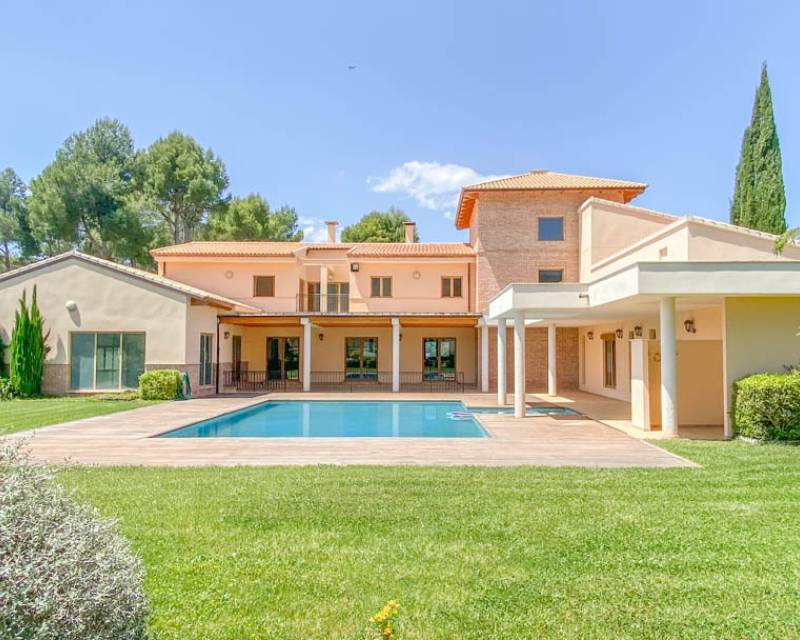 Villa in Penaguila - view 1