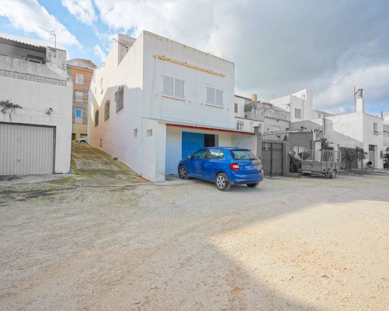 House in Benissanet - view 1