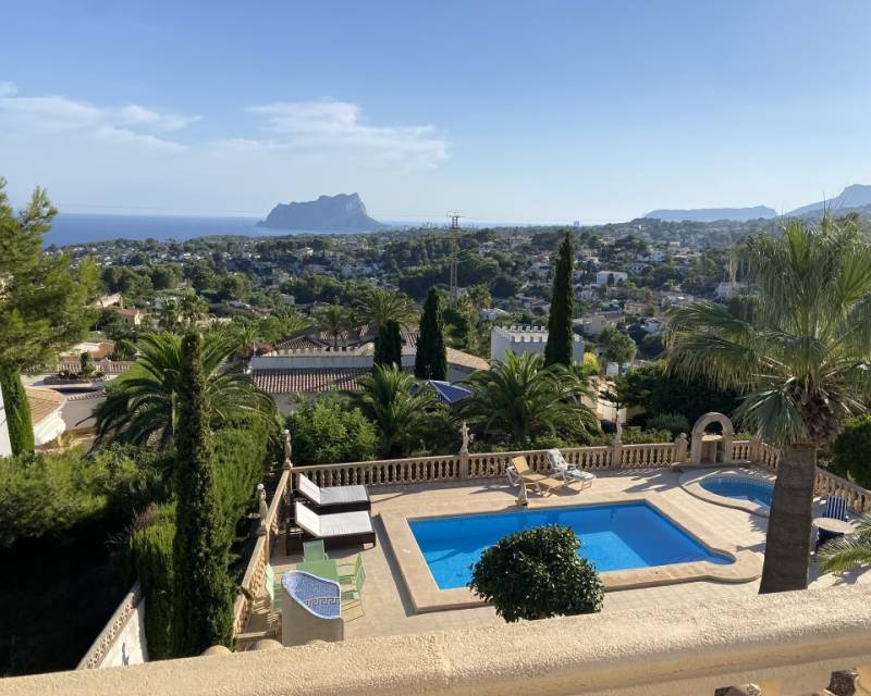 Villa in Benissanet - view 1
