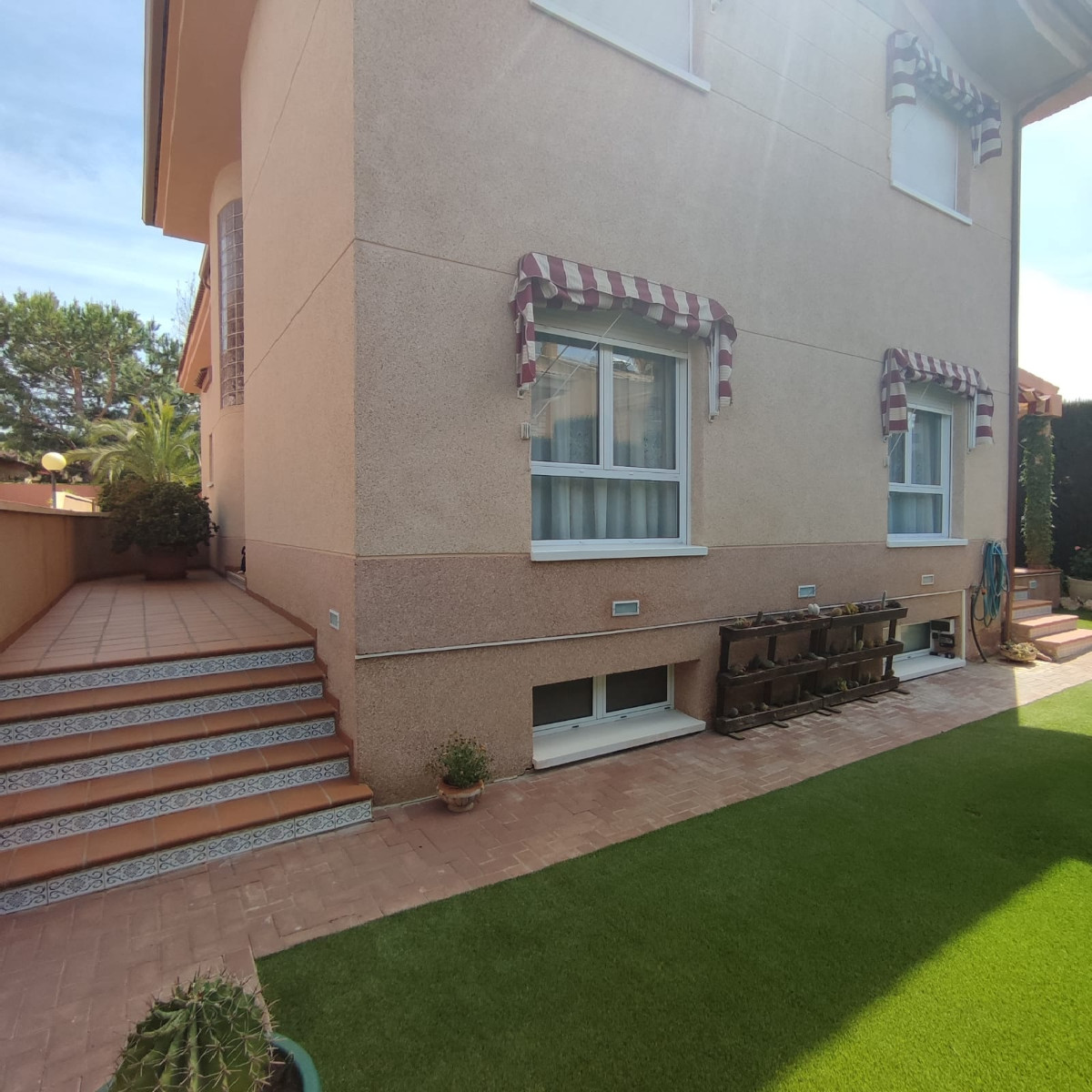 Villa in Novelda - view 1