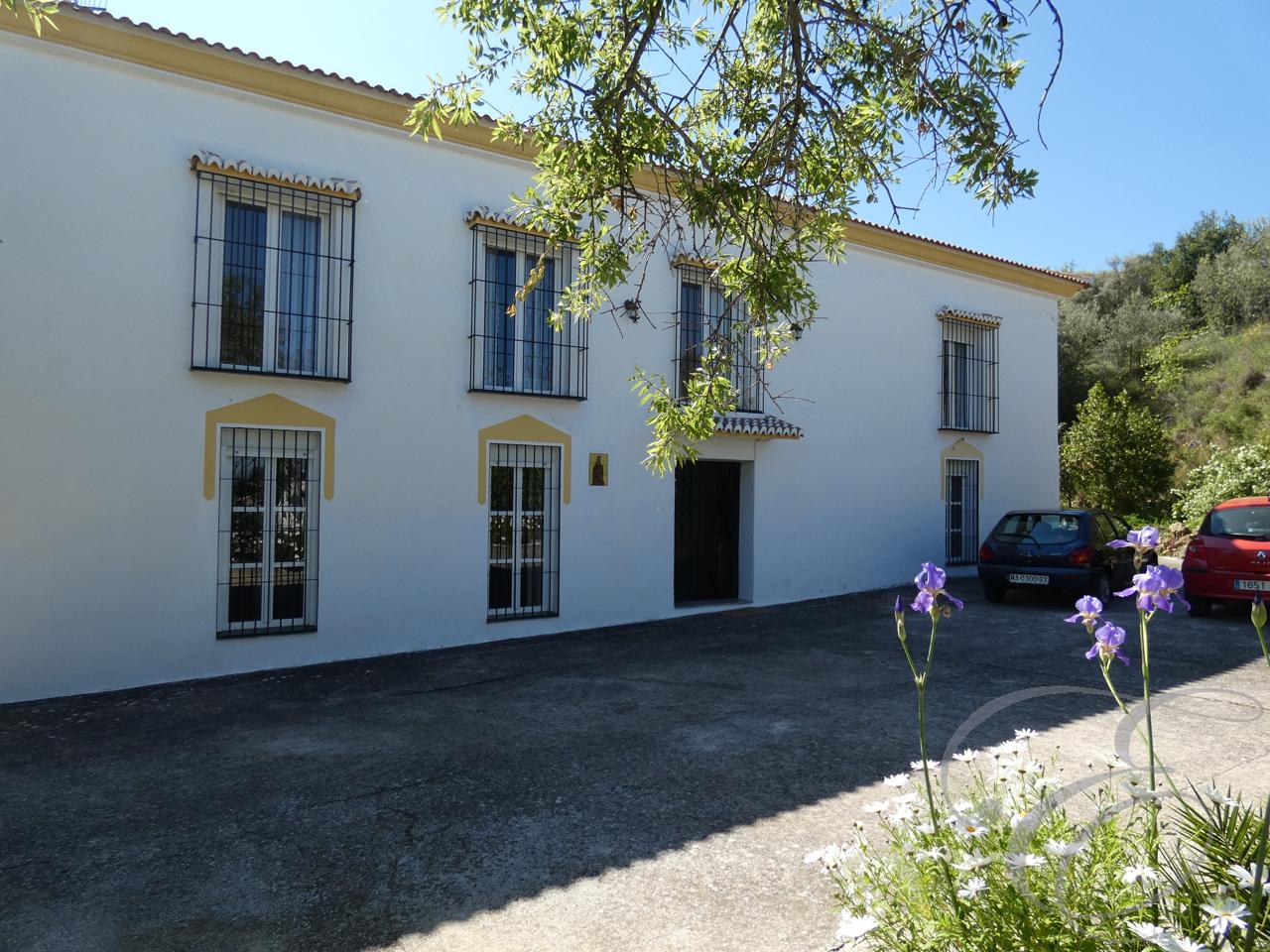House in Colmenar de la Sierra - view 1