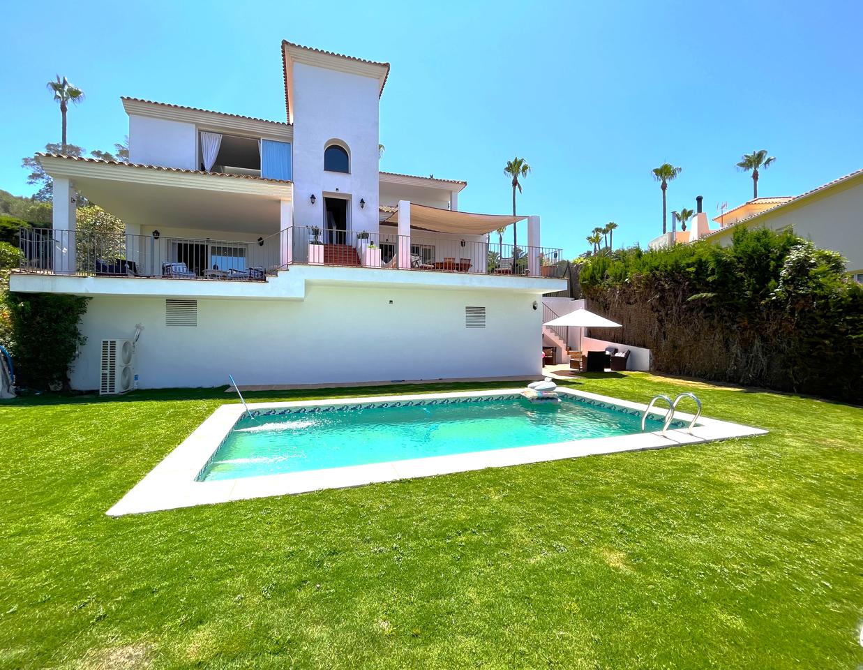 Villa in Sotogrande - view 1