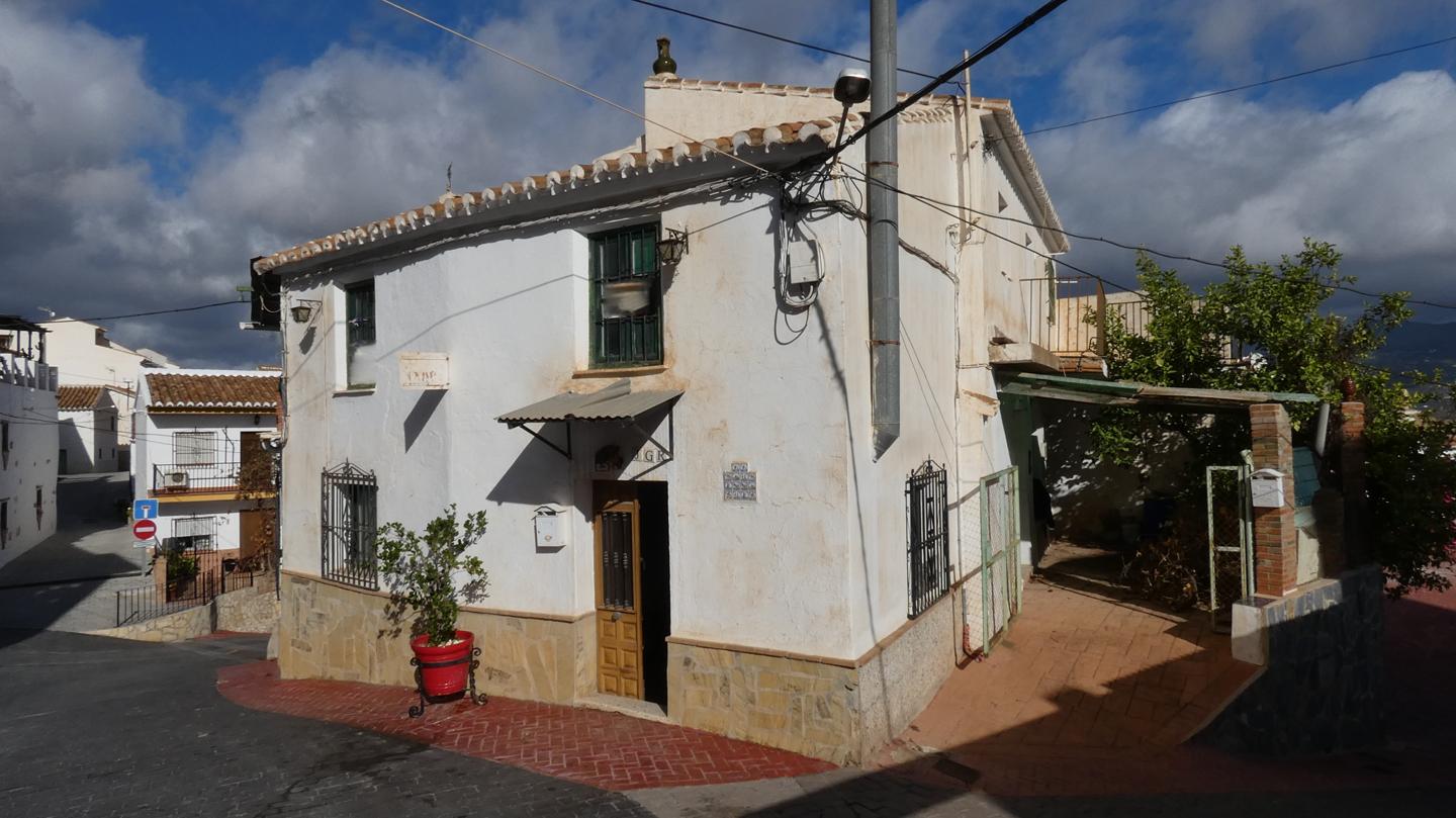 Villa in La Vinuela - view 1