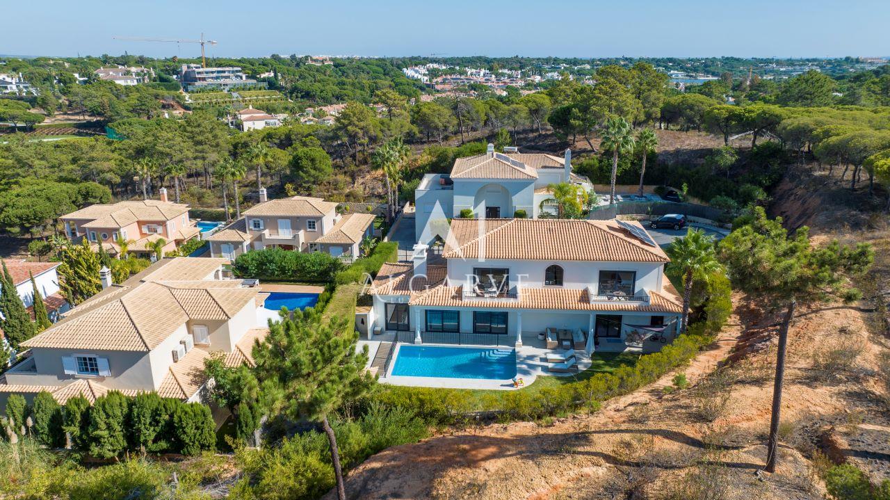House in Almancil - view 1