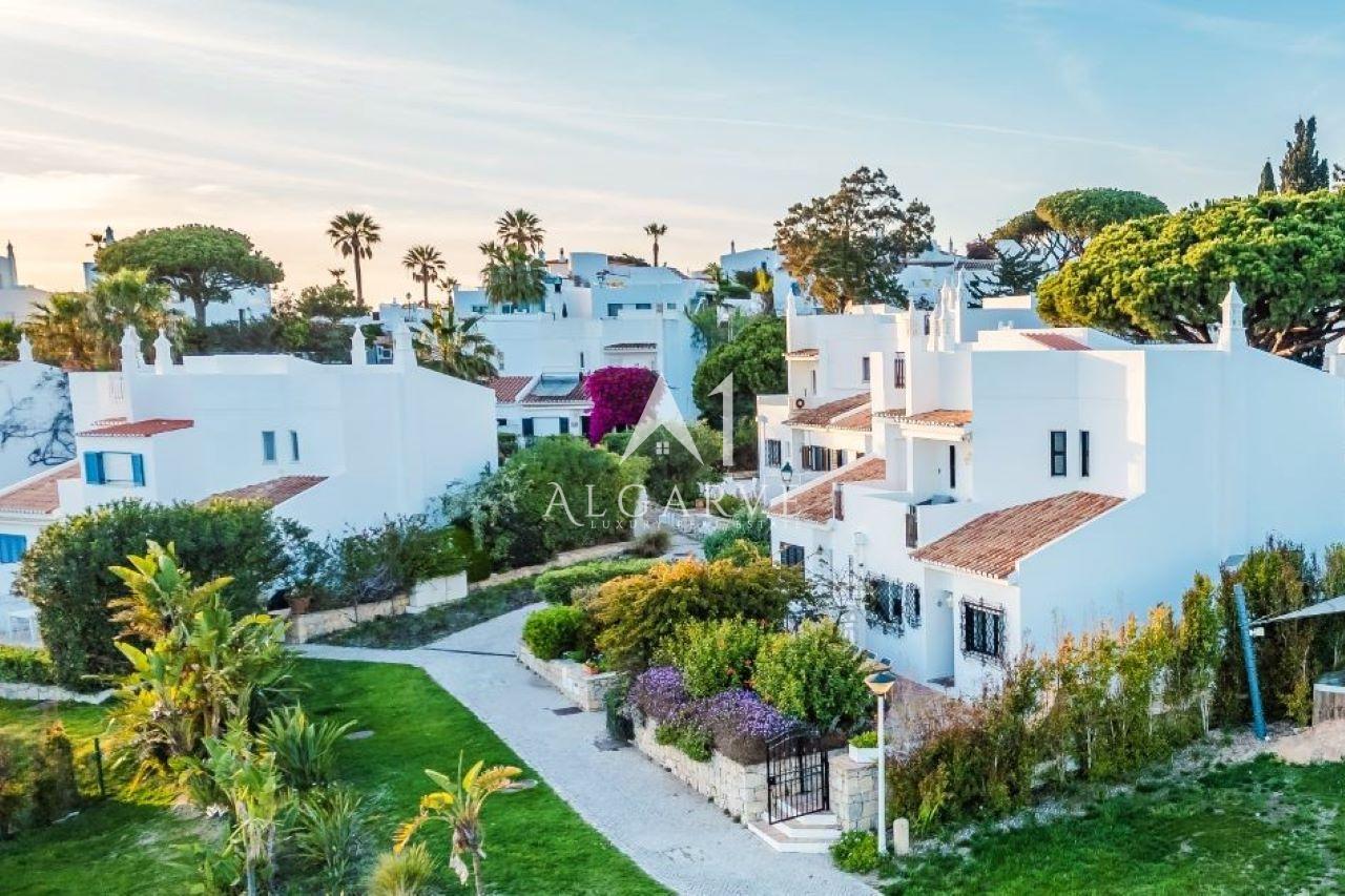 House in Almancil - view 1