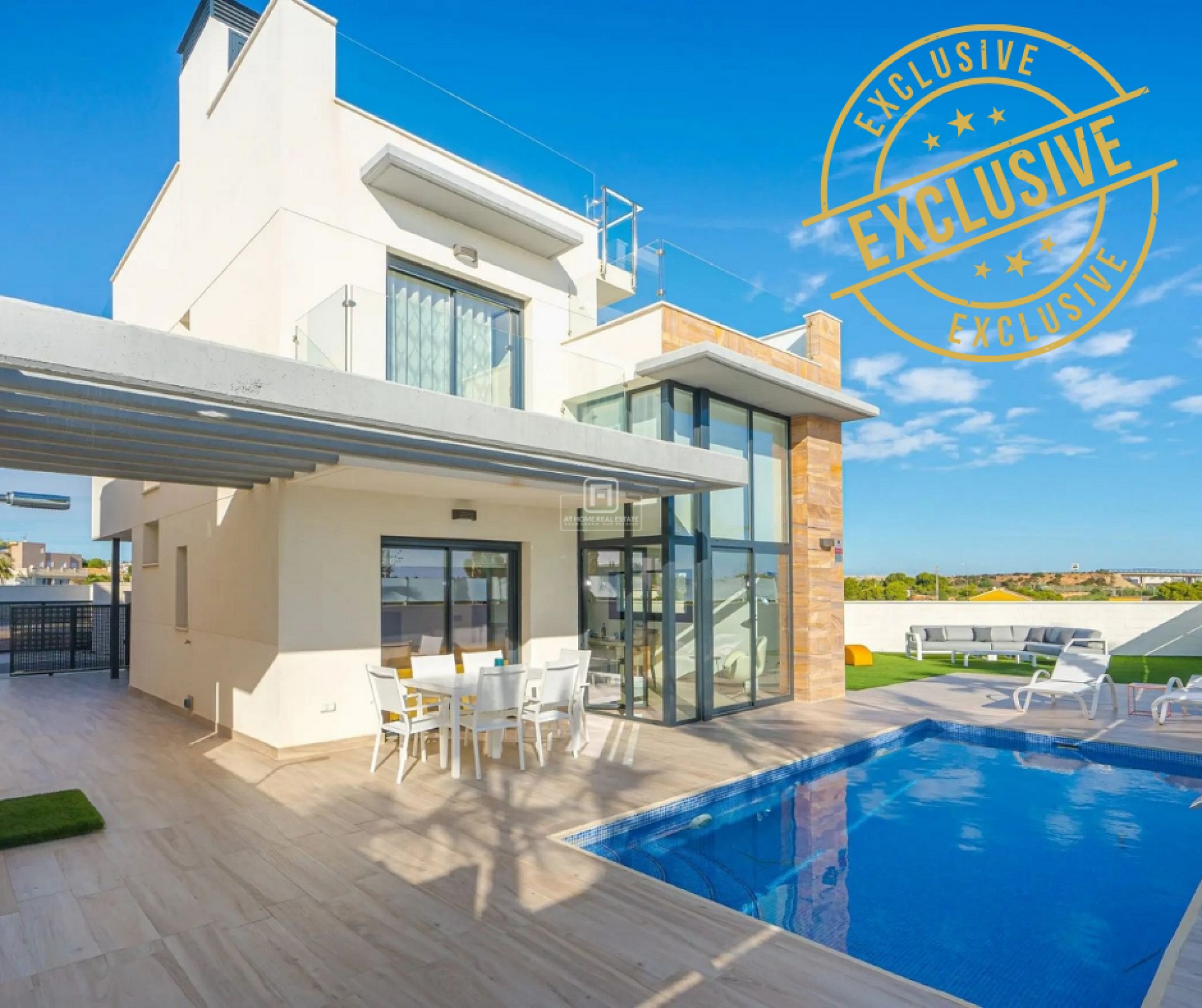 House in La Zenia - view 1
