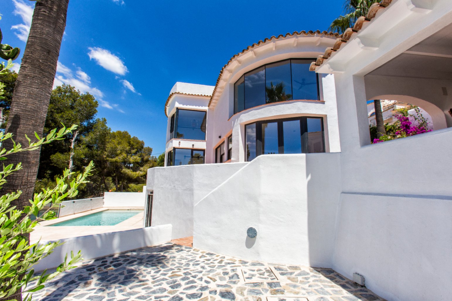 Villa in Benissanet - view 1