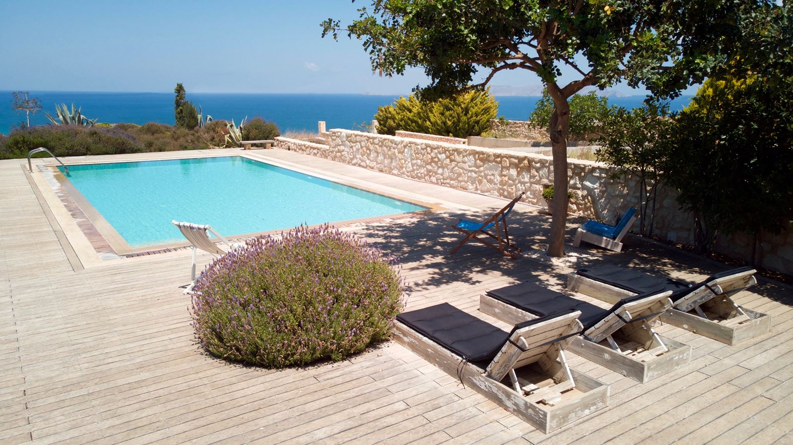 Villa in Karteros - view 1