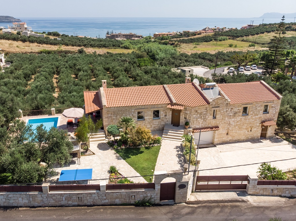 Villa in Agia Marina - view 1