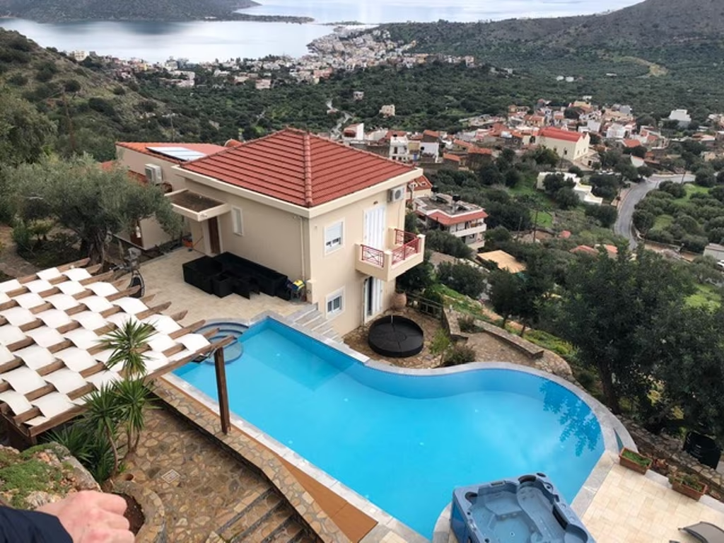 Villa in Agios Nikolaos - view 1