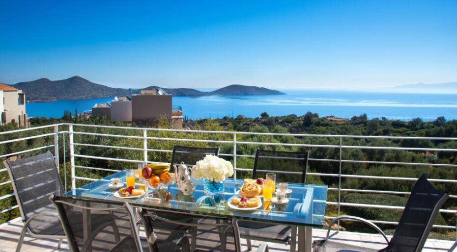 Villa in Agios Nikolaos - view 1