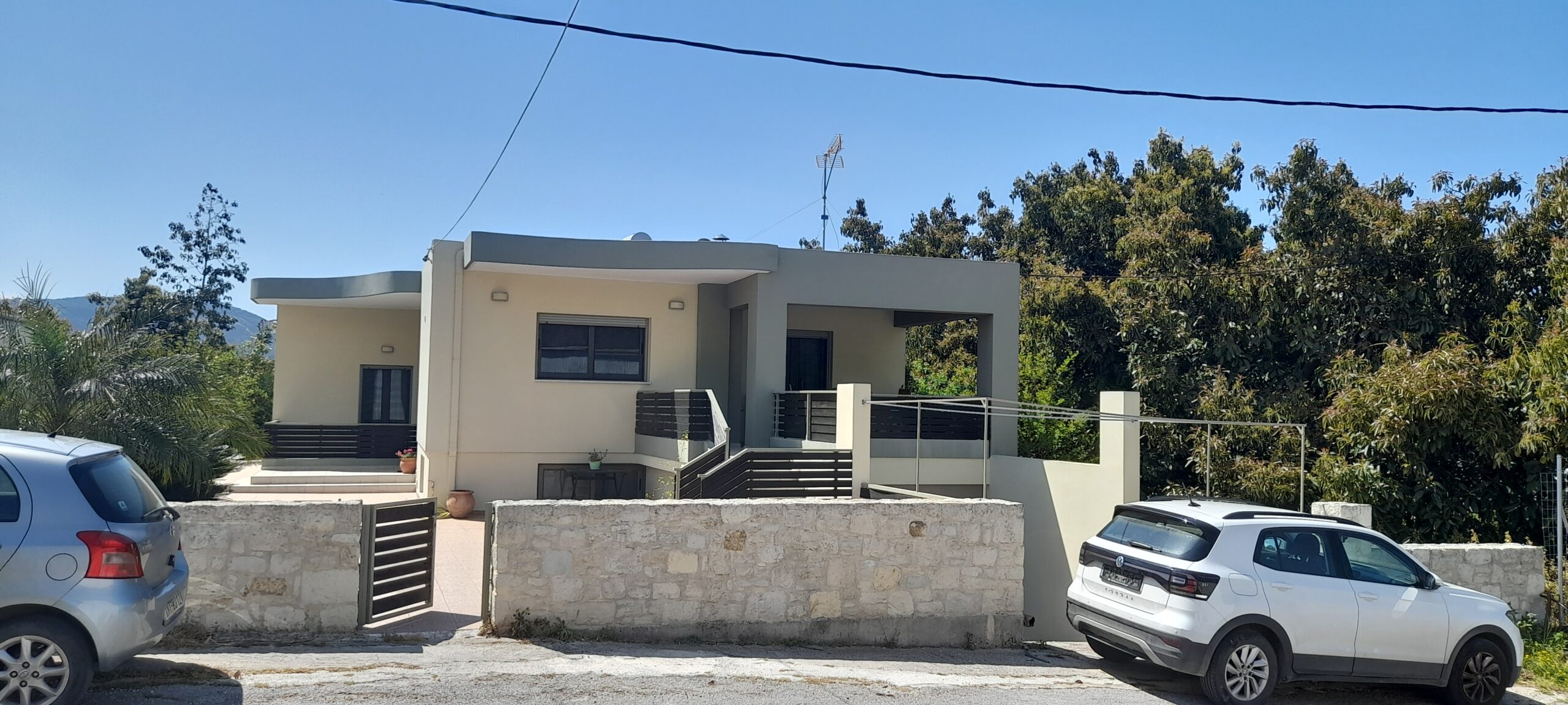 Villa in Alikianos - view 1