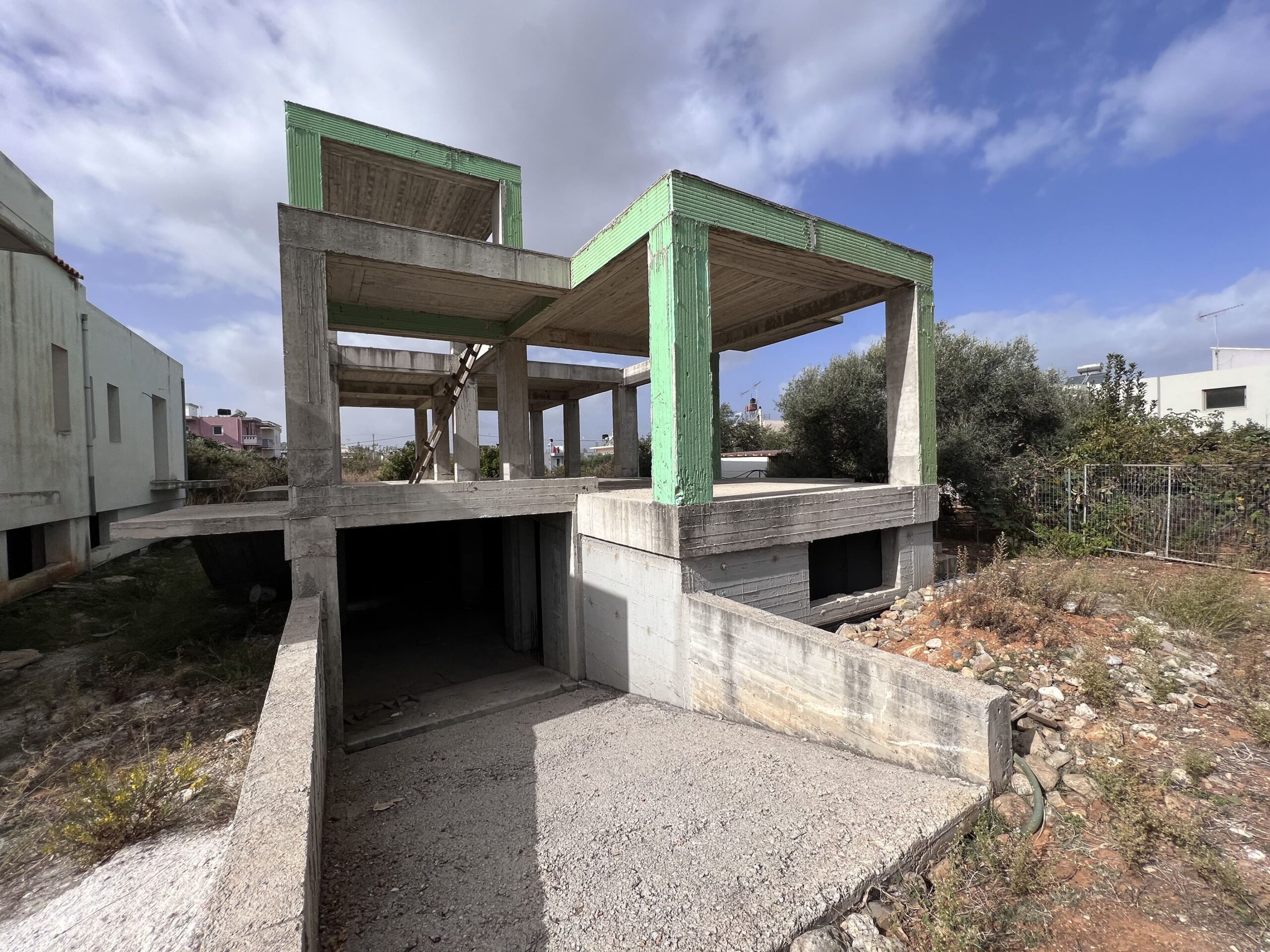 Villa in Theriso - view 1