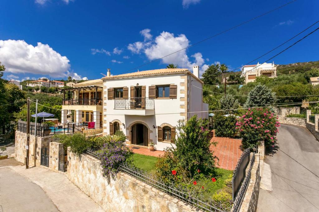 Villa in Kolymvari - view 1