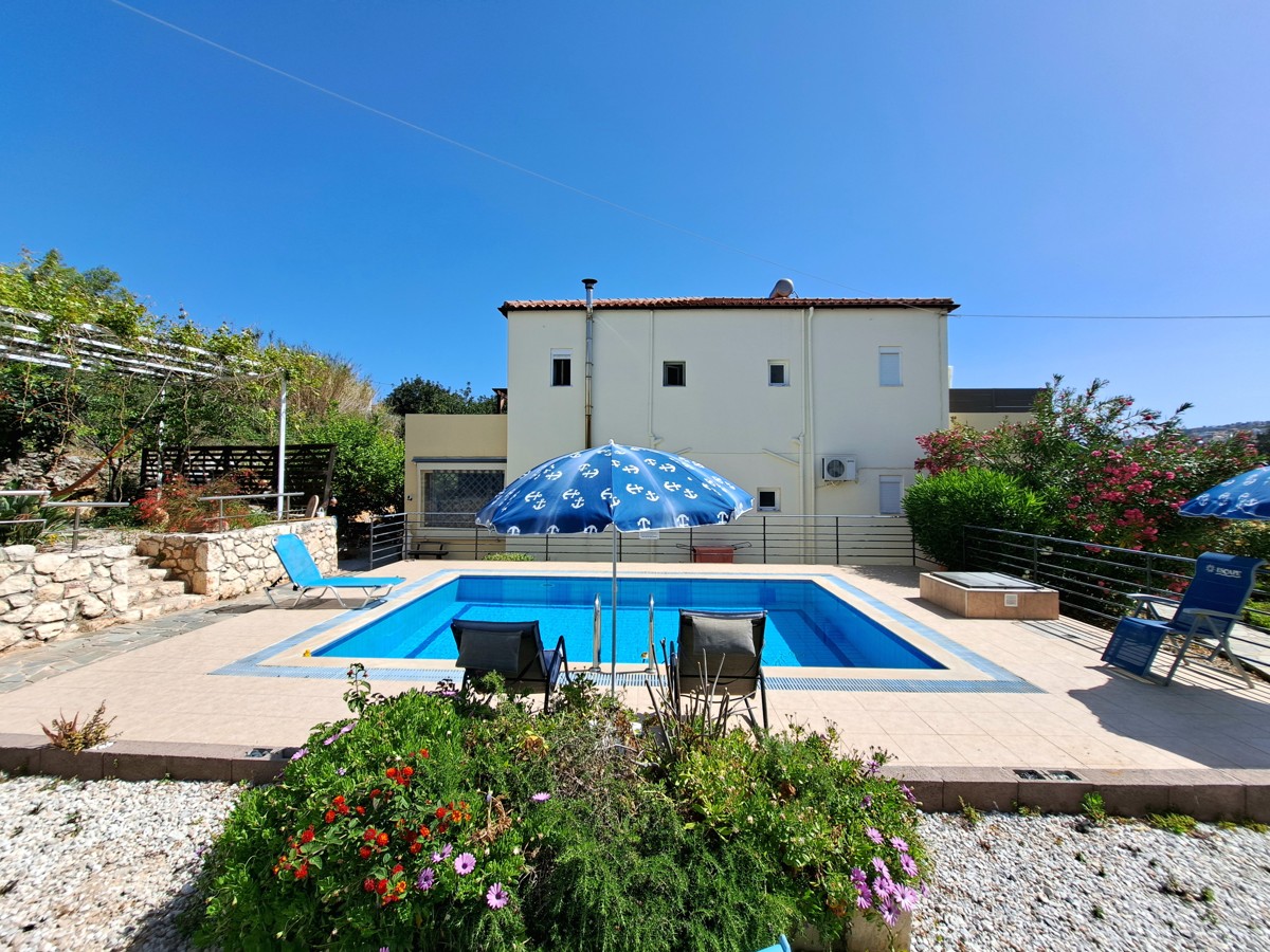 Villa in Apokoronas - view 1