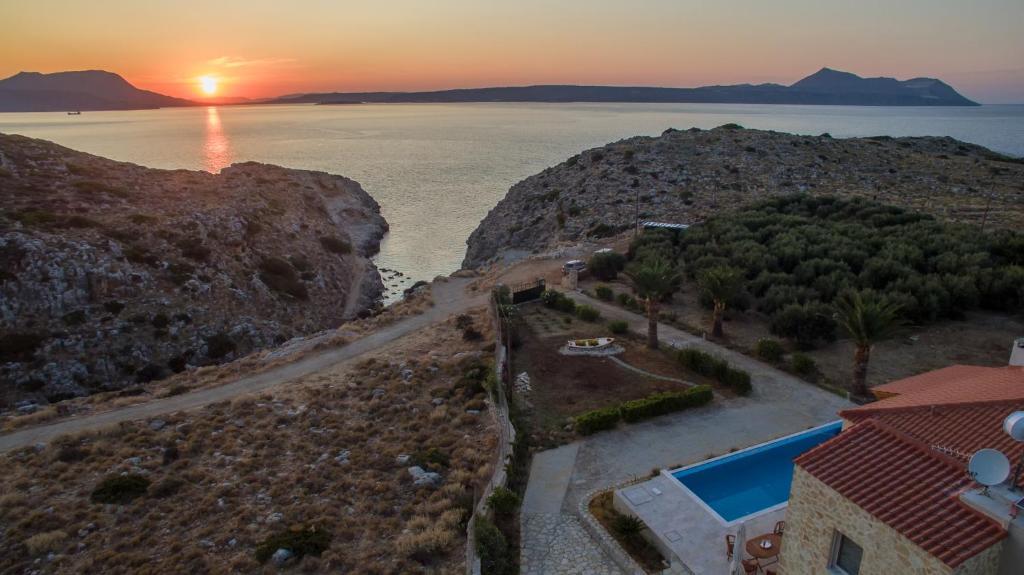 Villa in Kokkinon Khorion - view 1