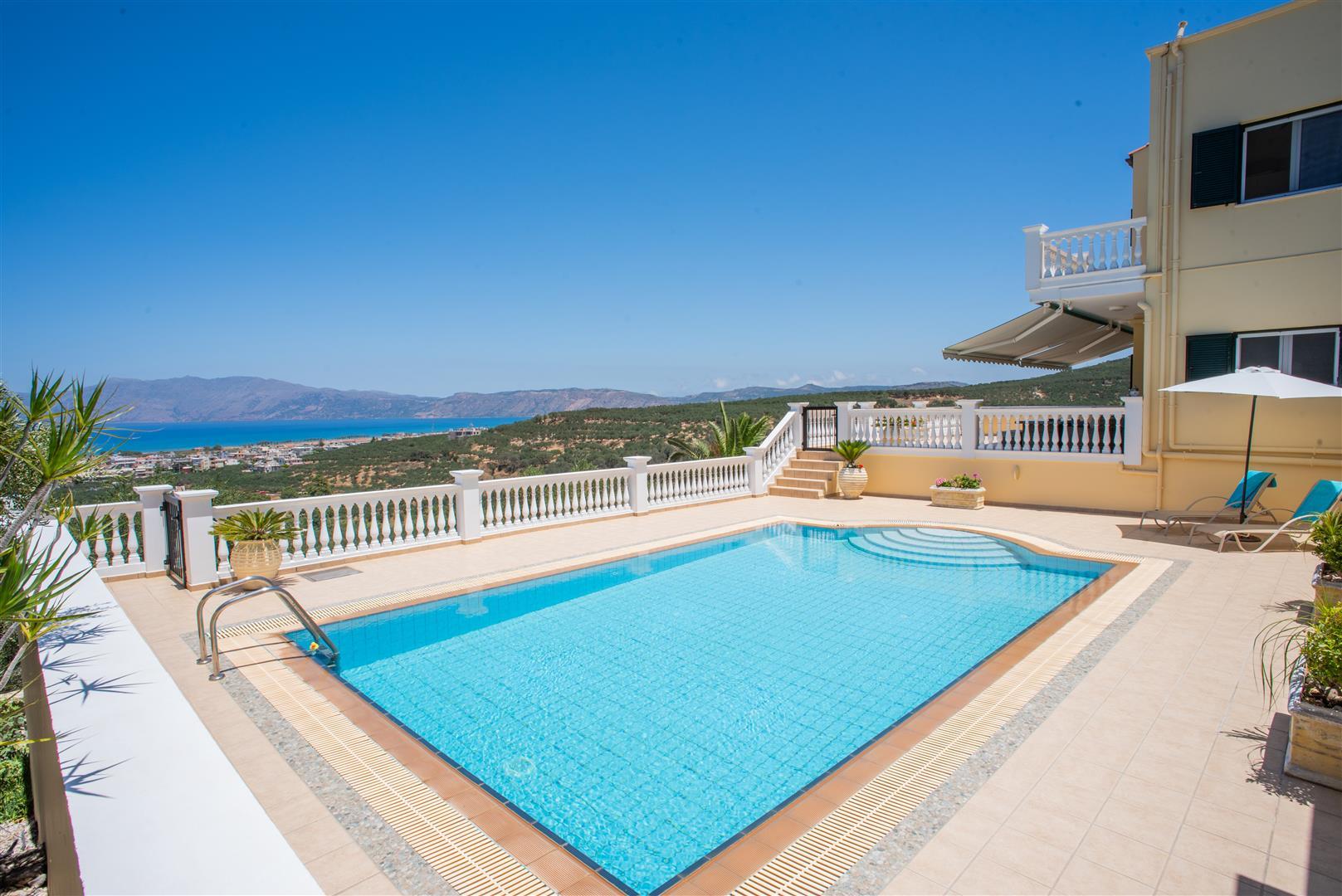 Villa in Kissamos - view 1