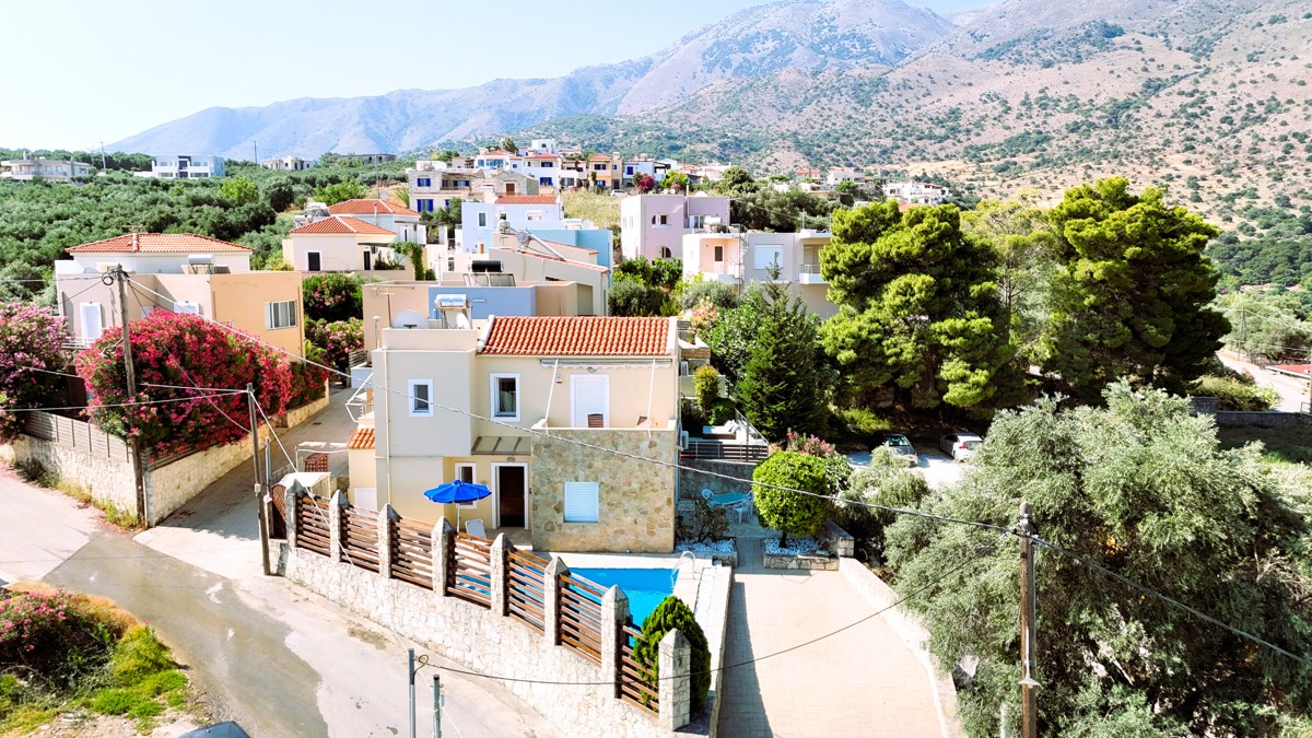 Villa in Kournas - view 1