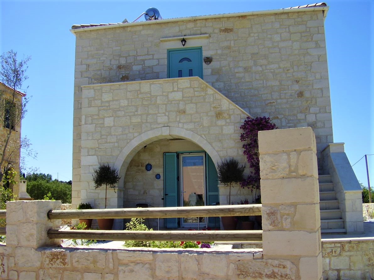 Villa in Drapanos - view 1