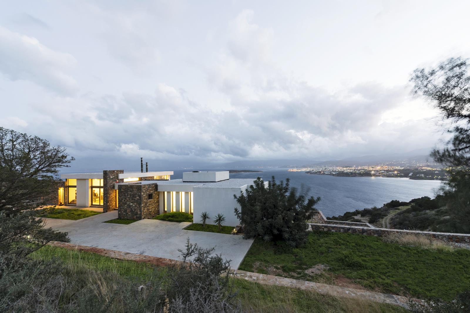 Villa in Schisma Eloundas - view 1