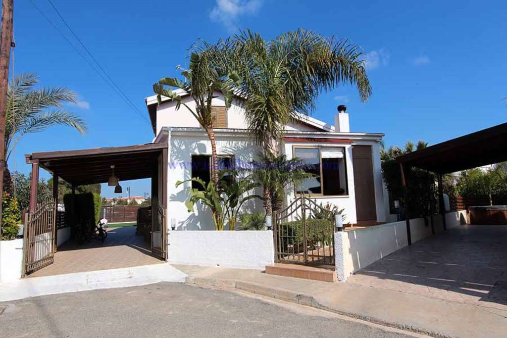 House in Famagusta - view 1