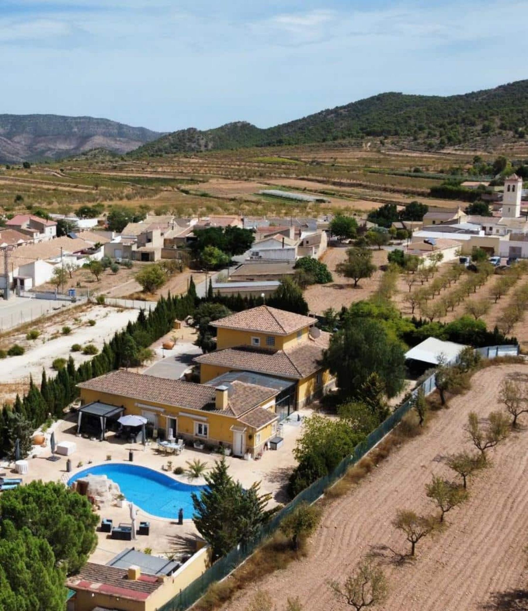 Villa in Pinoso - view 1