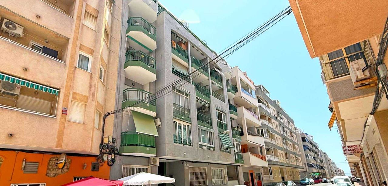 Apartment in Alicante - view 1
