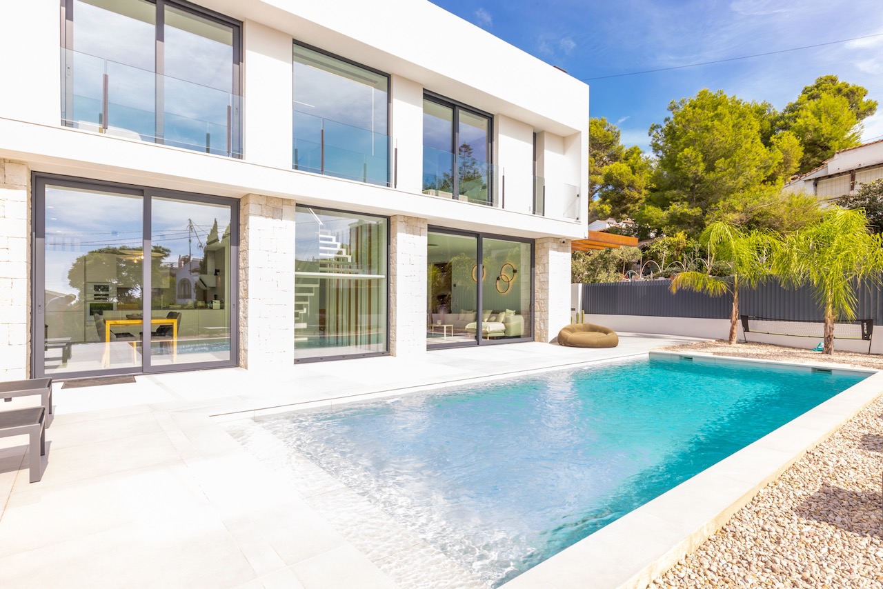 Villa in Benissanet - view 1