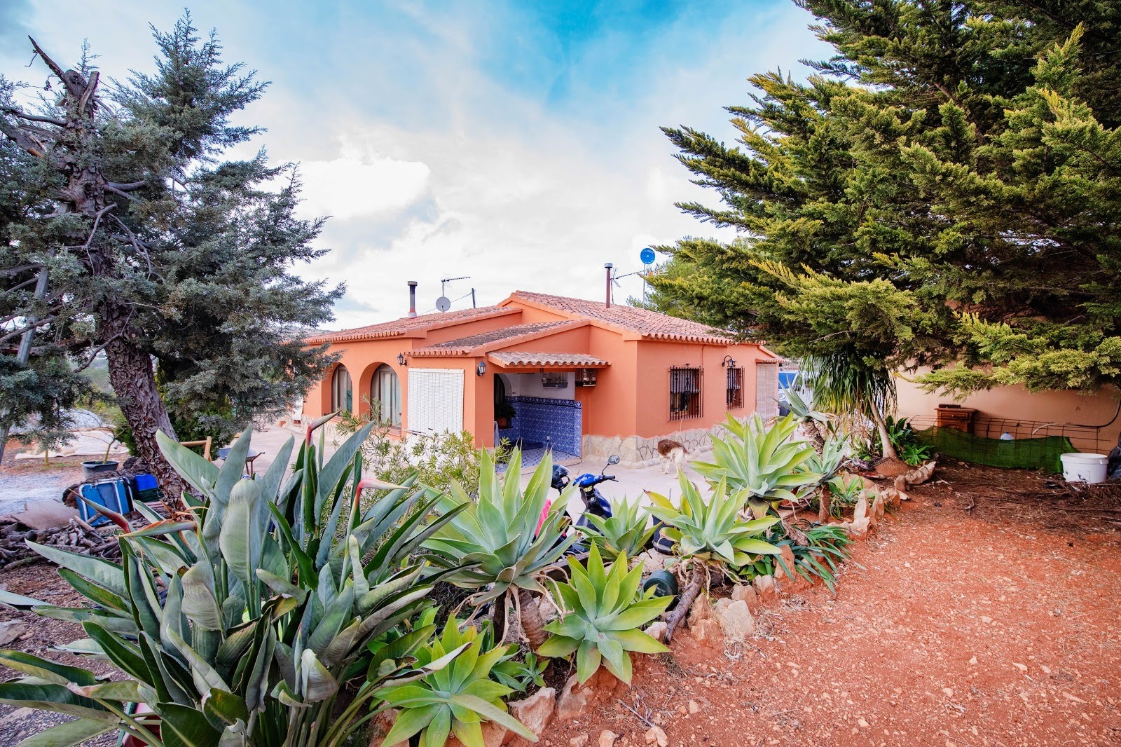 House in Benissanet - view 1