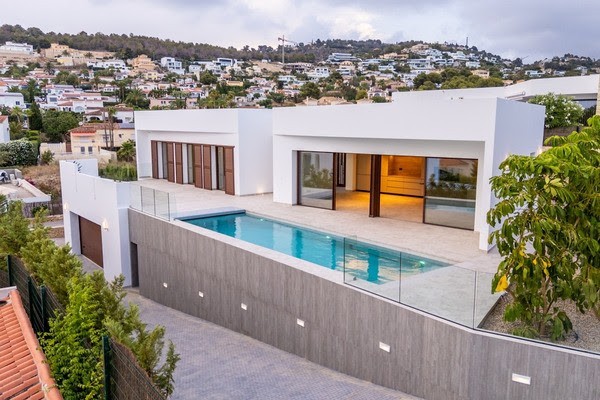 Villa in Calp - view 1
