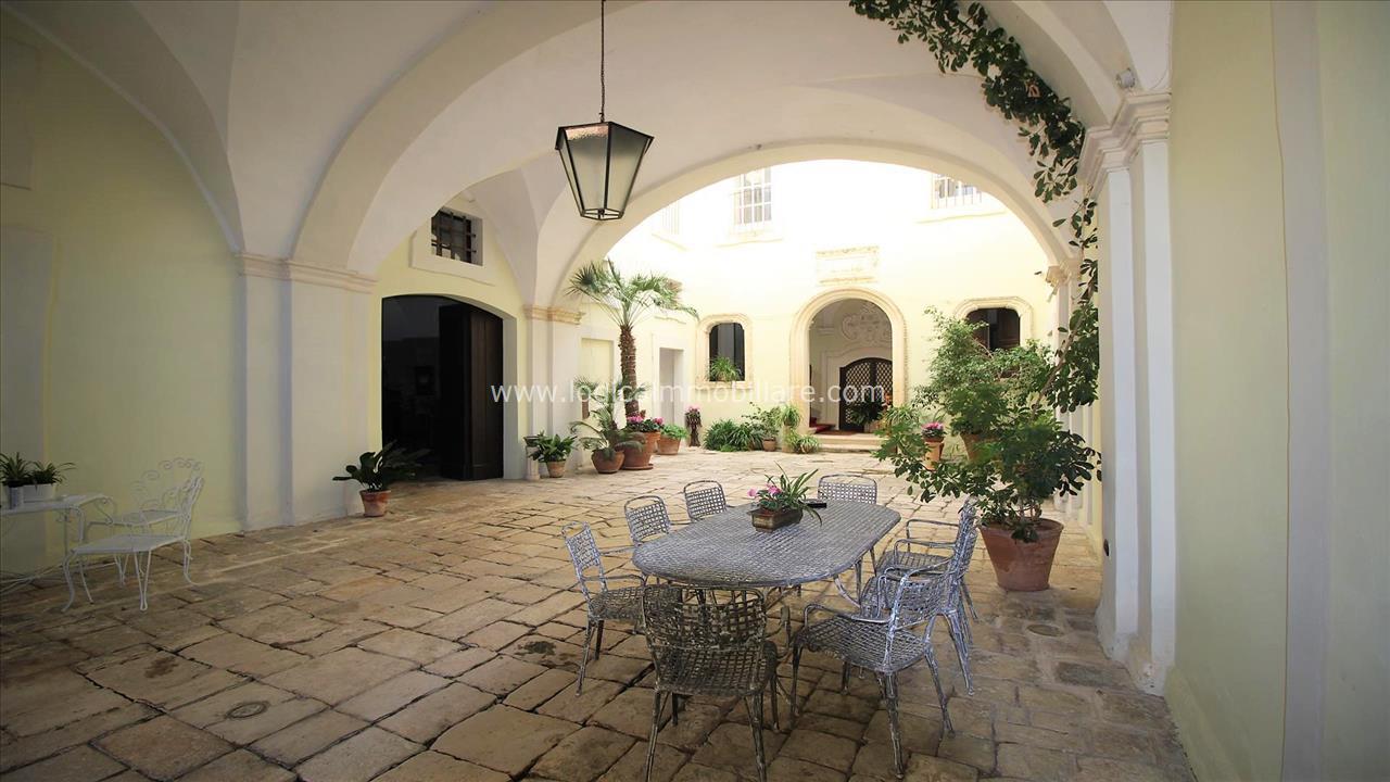 House in Lecce - view 1