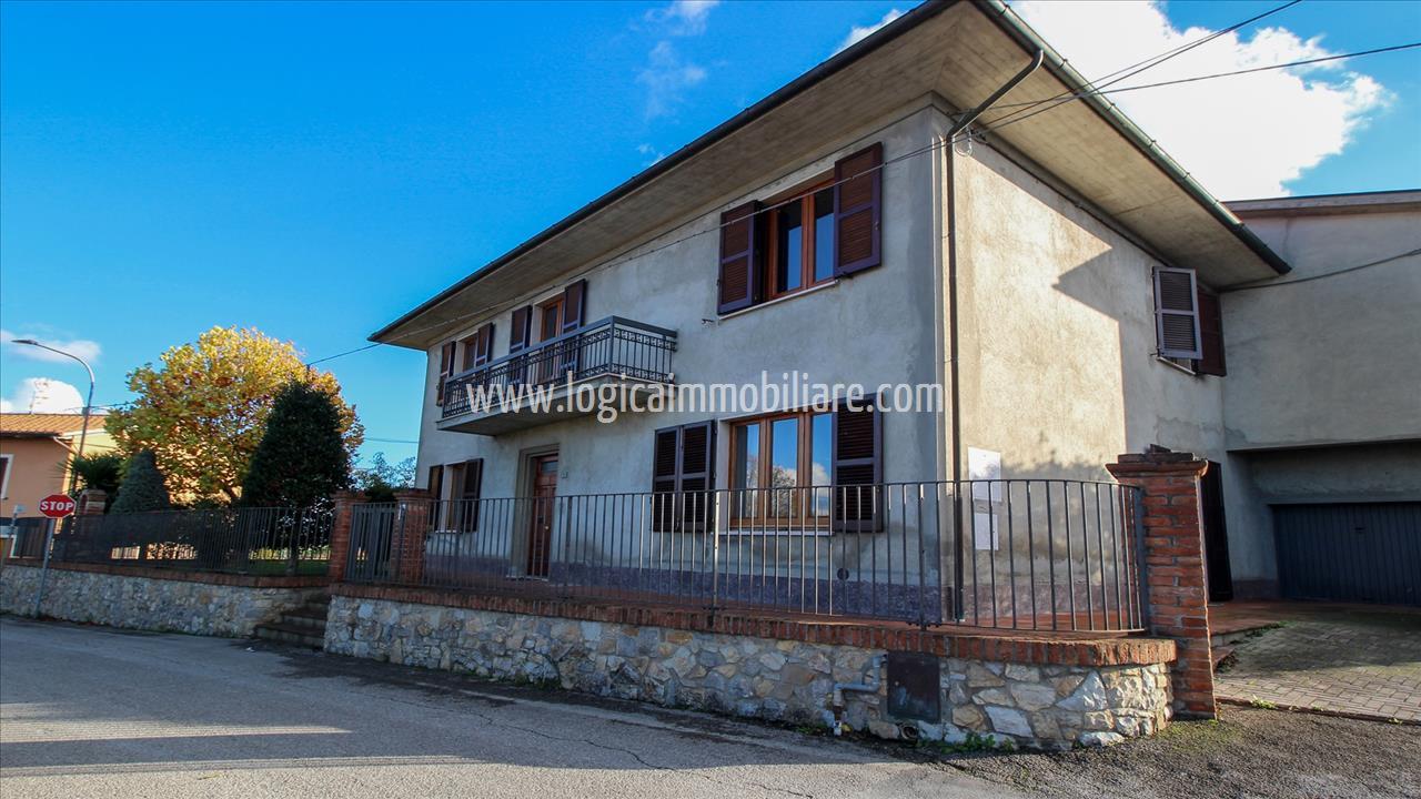 Villa in Chiusi - view 1