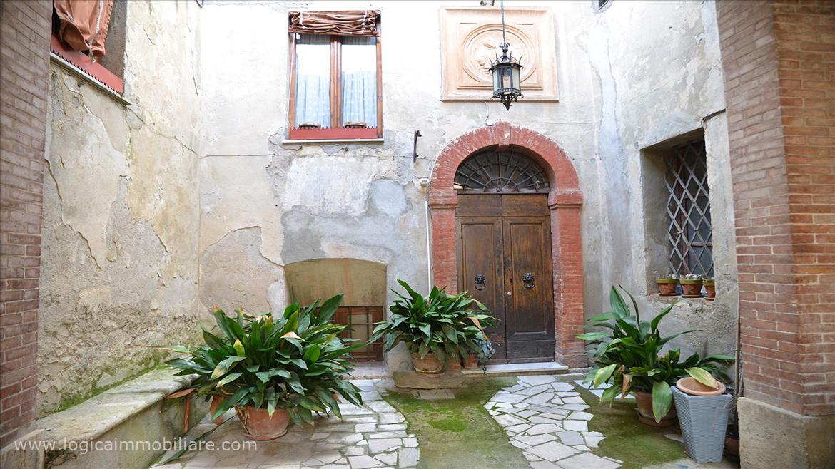 Apartment in Chiusi - view 1