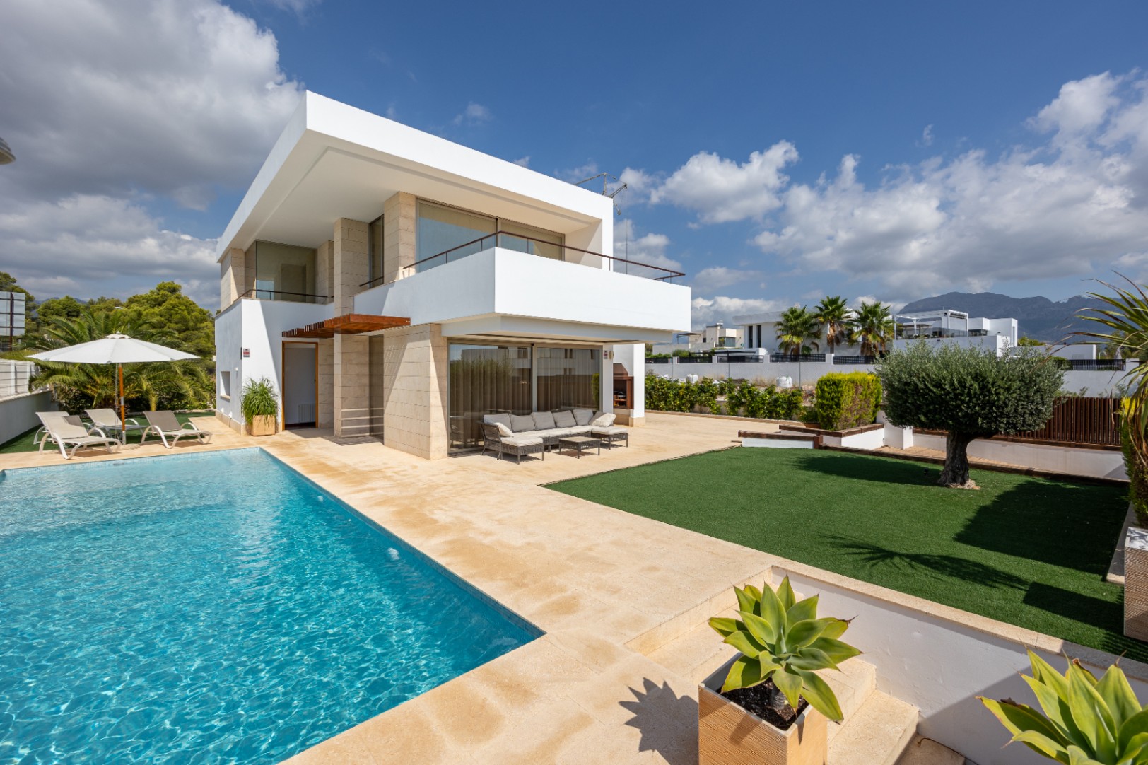 Villa in La Nucia - view 1