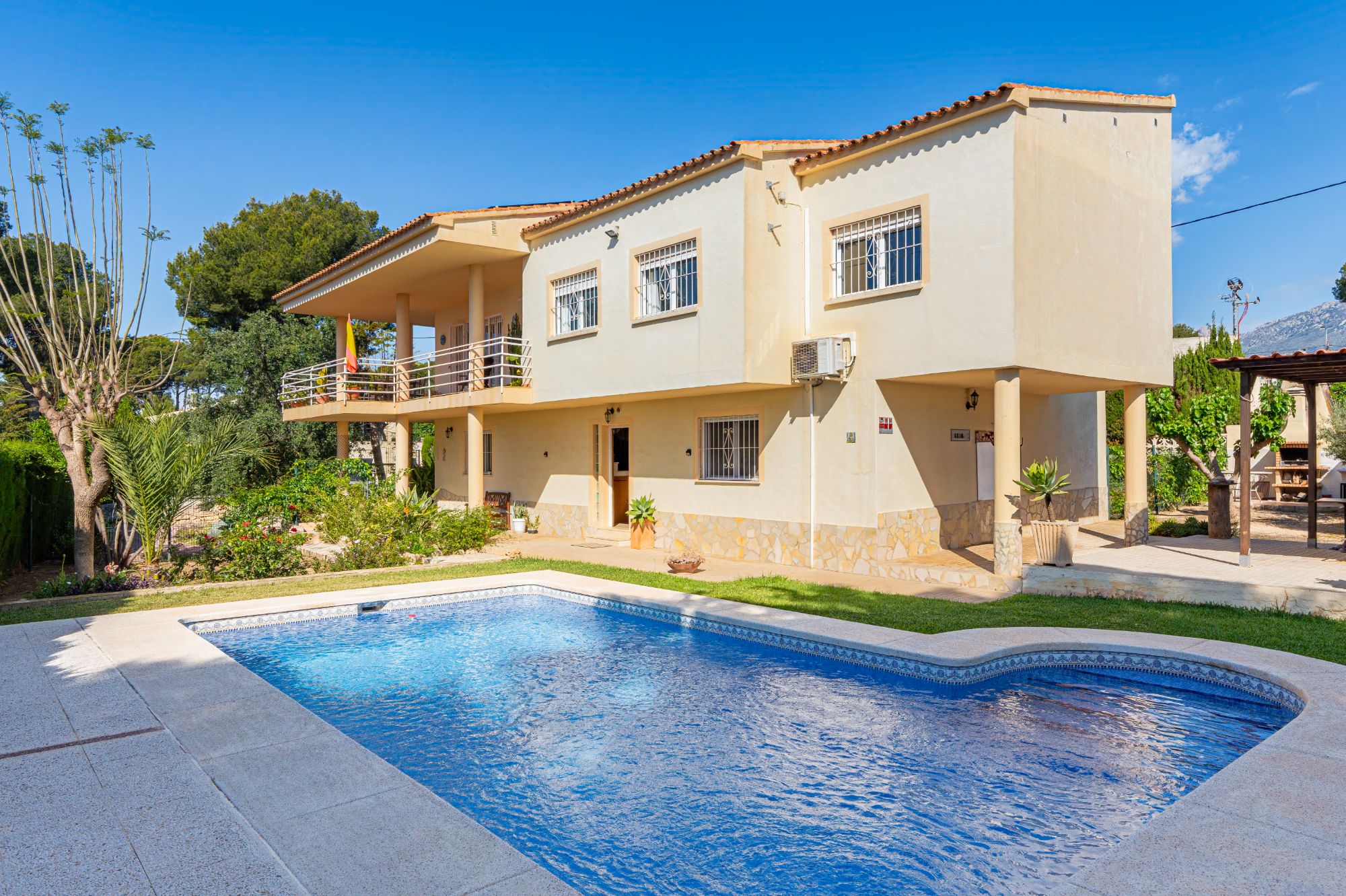 Villa in La Nucia - view 1