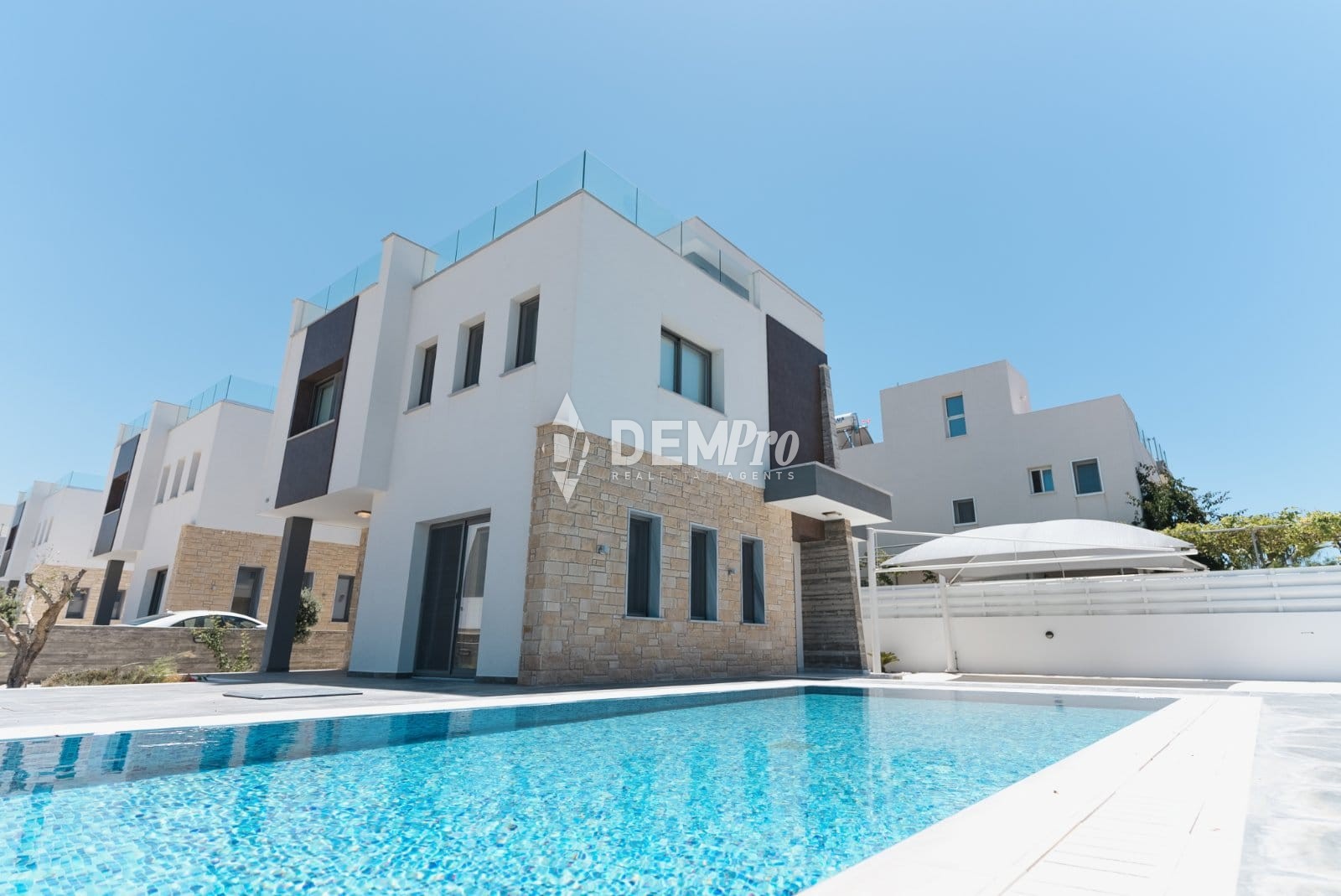 Villa in Chlorakas - view 1