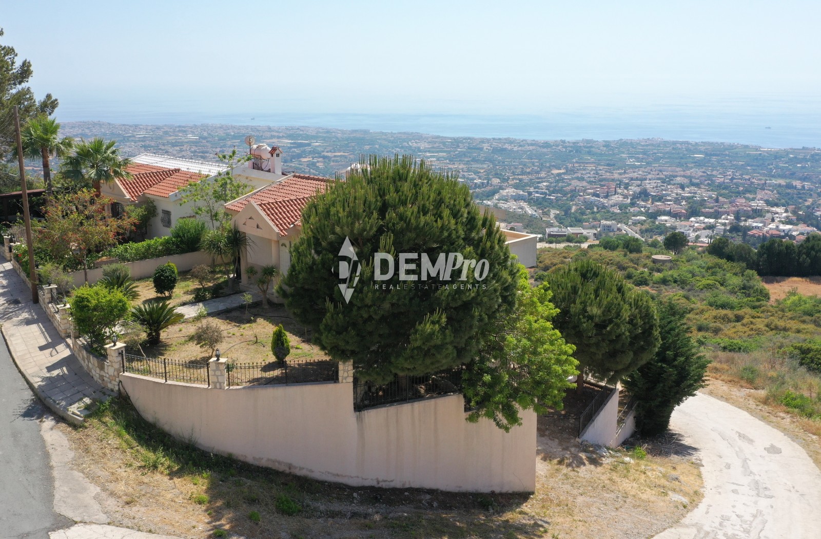 Villa in Tala - view 1