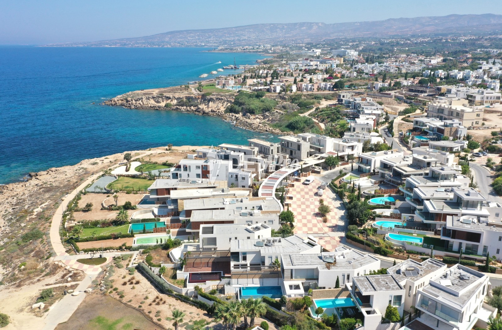 Villa in Chlorakas - view 1