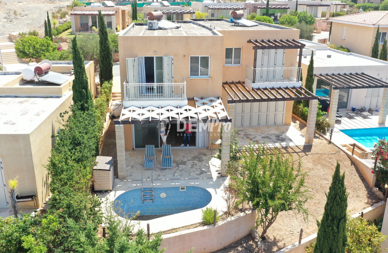 Villa in Chlorakas - view 1
