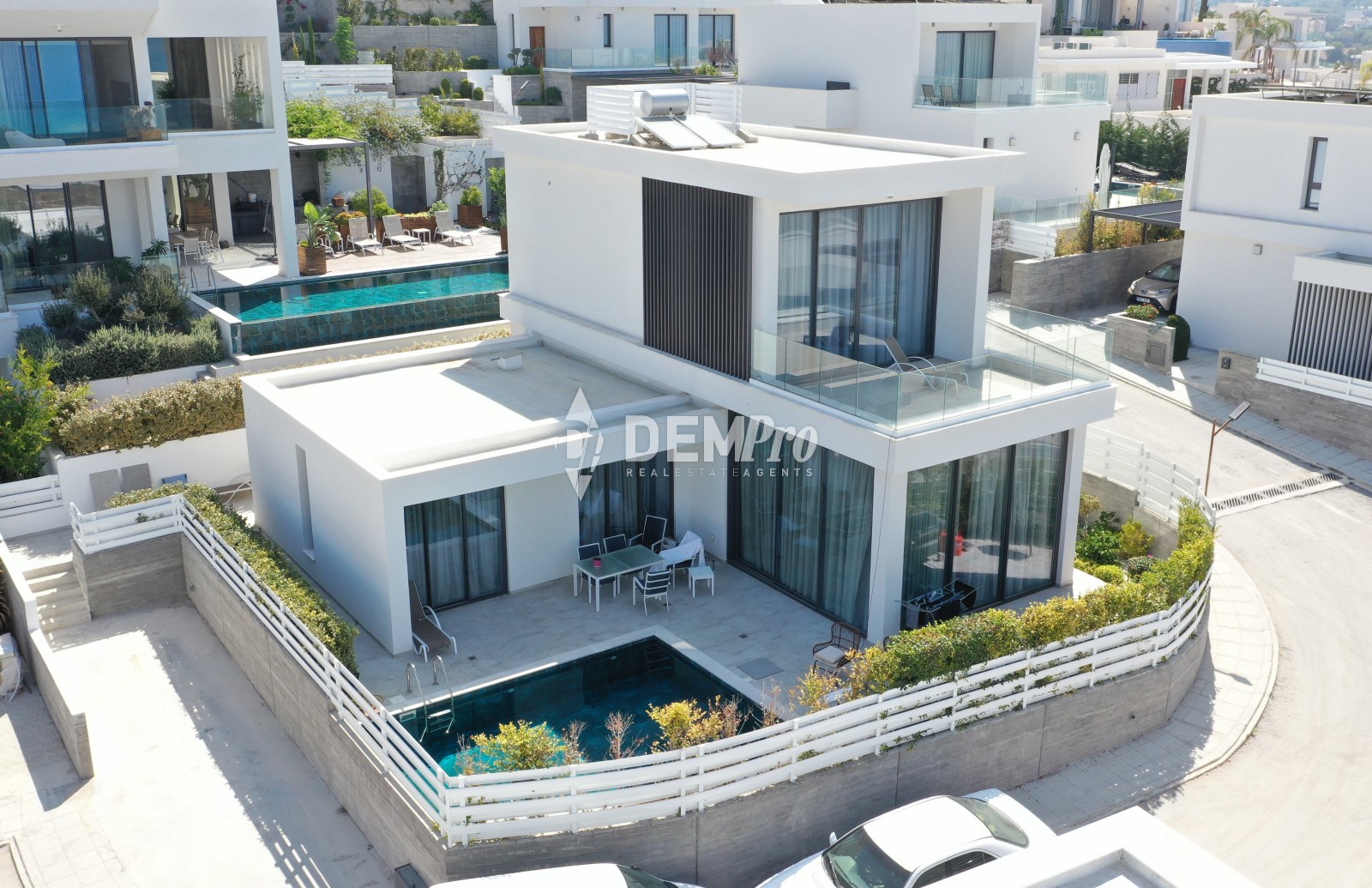 Villa in Chlorakas - view 1