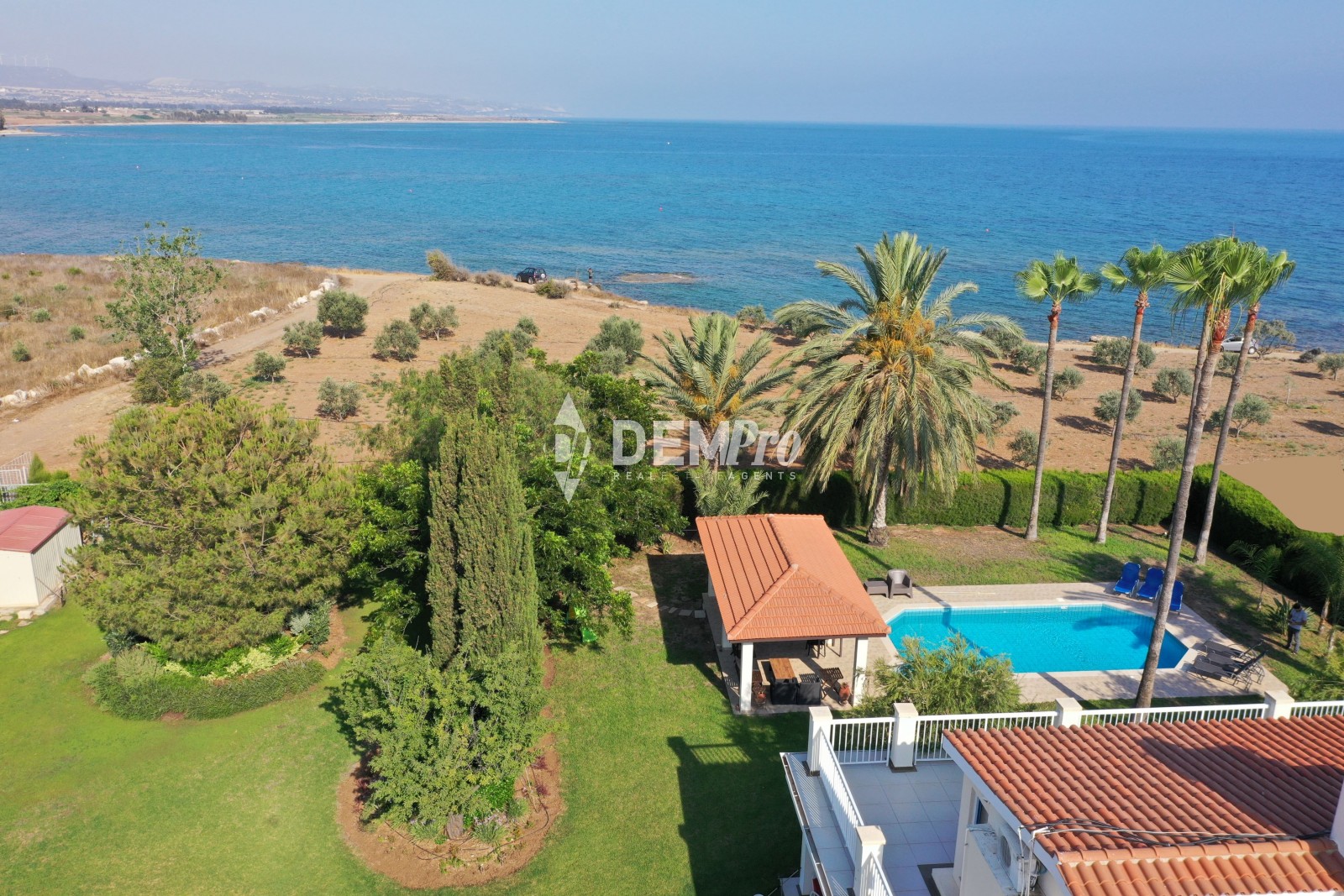 Villa in Timi - view 1