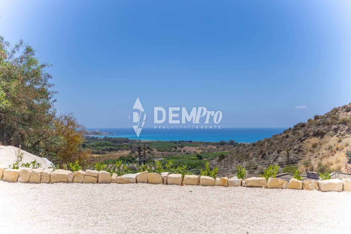 Villa in Kissonerga - view 1