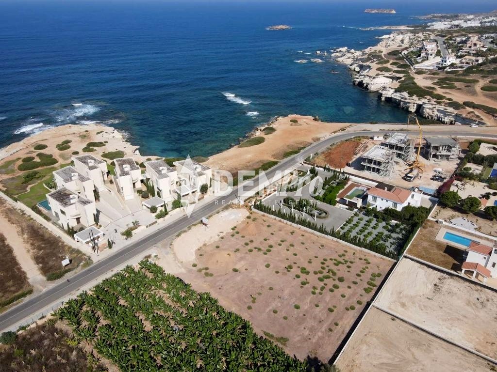 Villa in Pegeia - view 1