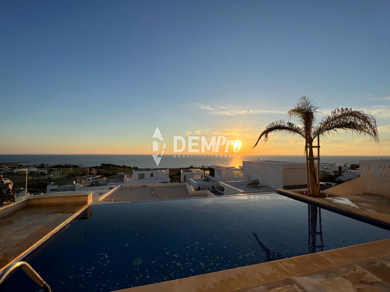 Villa in Chlorakas - view 1