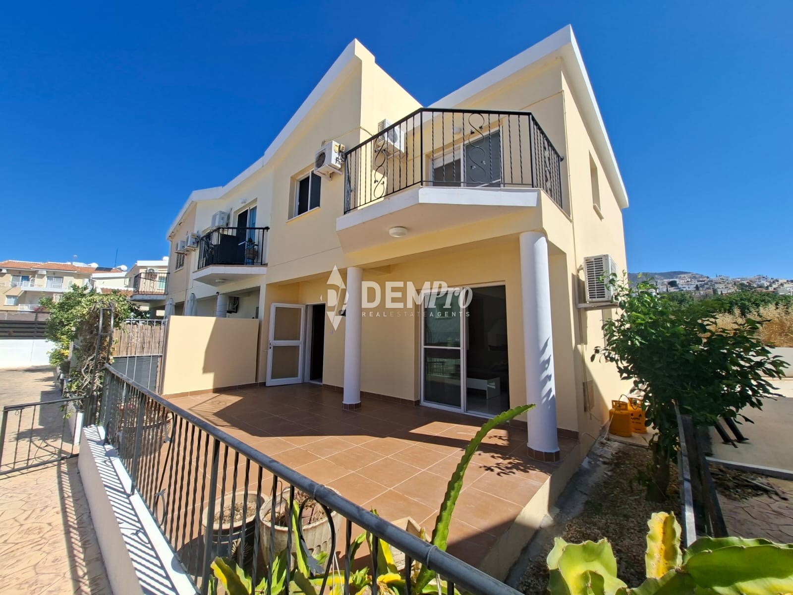 Villa in Pegeia - view 1