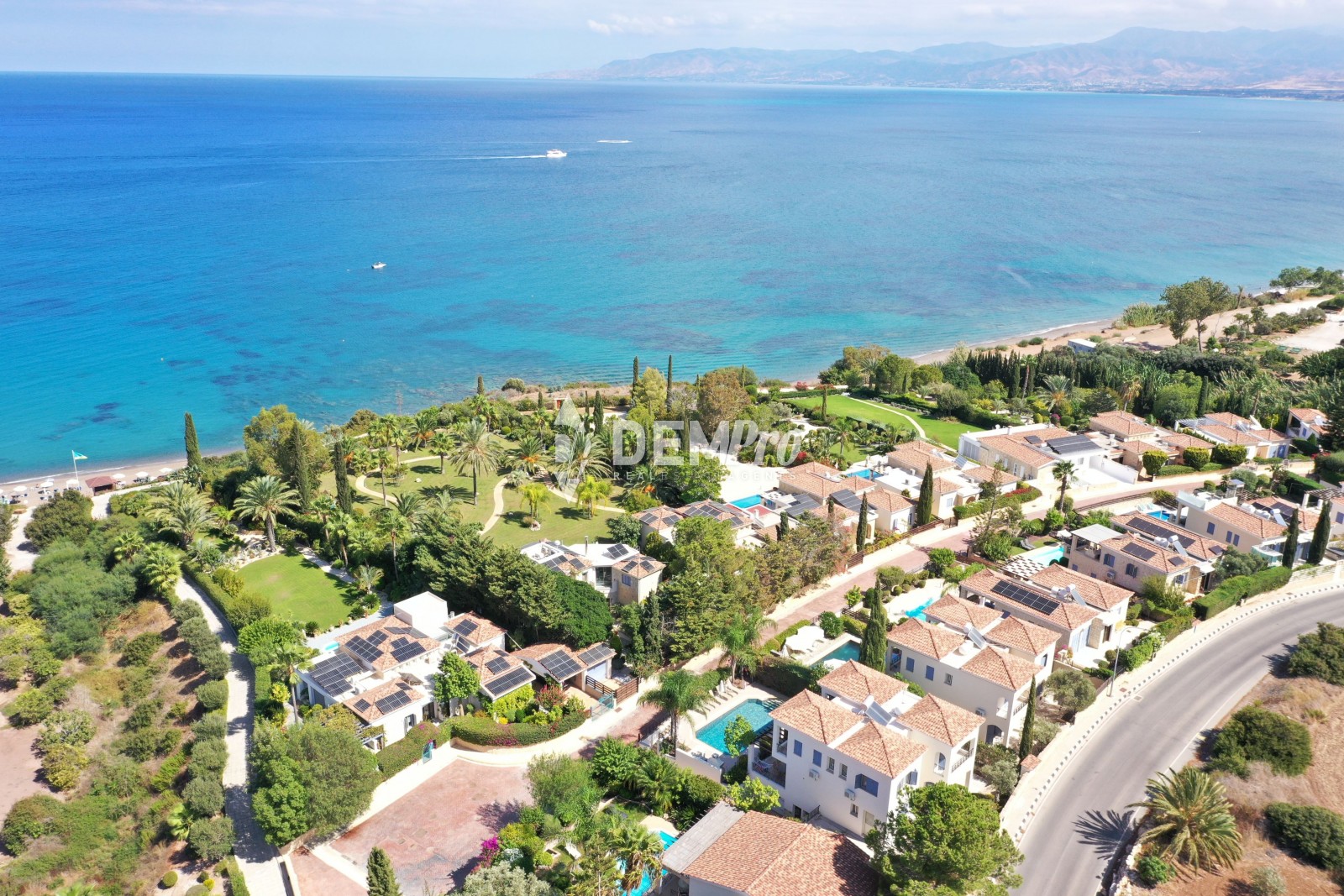 Villa in Lakki - view 1
