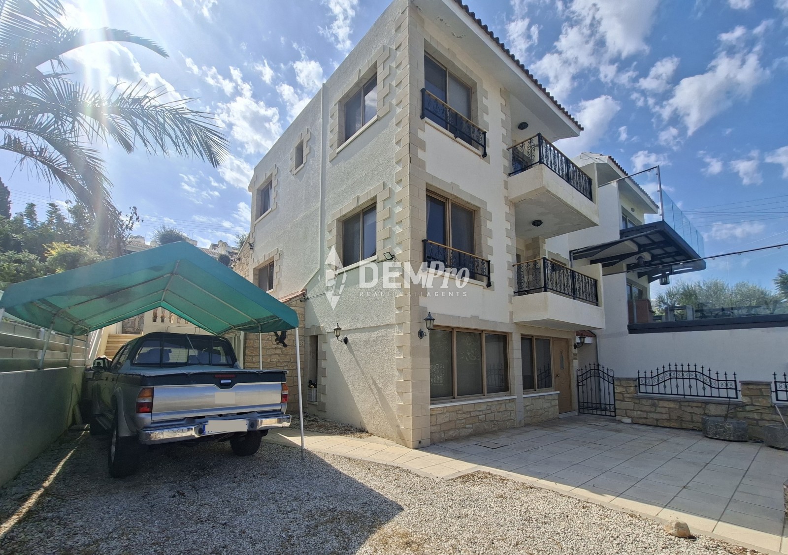 Villa in Chlorakas - view 1