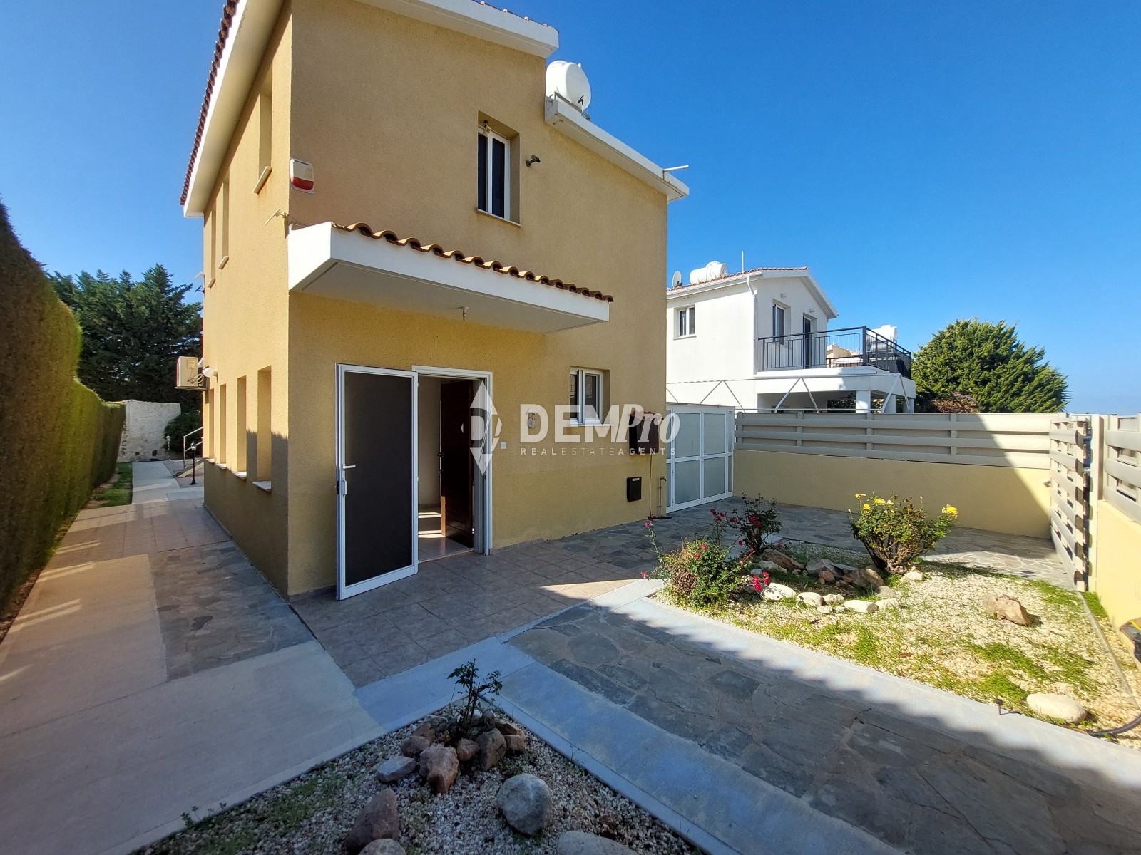 Villa in Pegeia - view 1