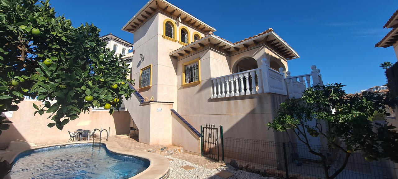 House in Urbanizacion los Balcones - view 1